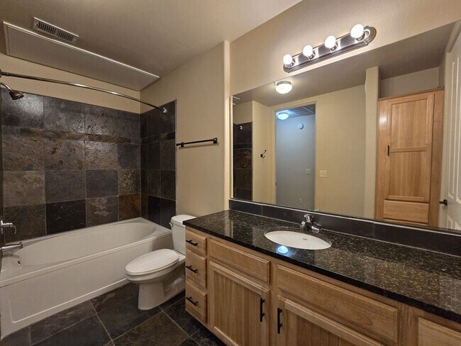 Building Photo - 1405 Vegas Verdes Dr
