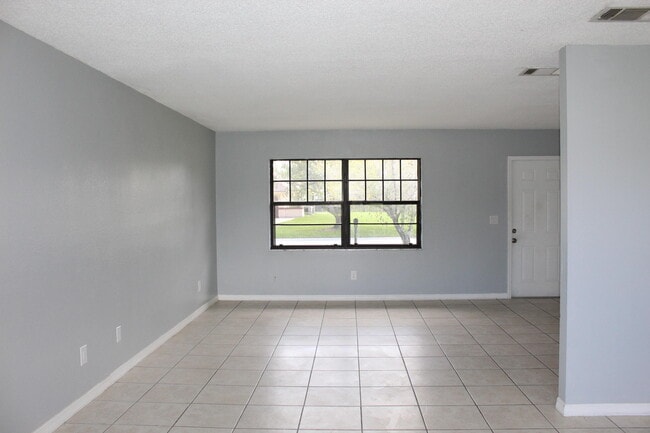 Building Photo - 2058 SE West Dunbrooke Cir