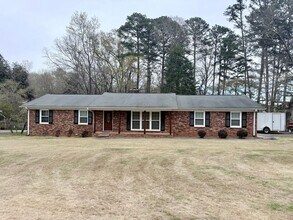 Building Photo - Charming & Convenient Athens Home – Prime Location with Modern Comforts