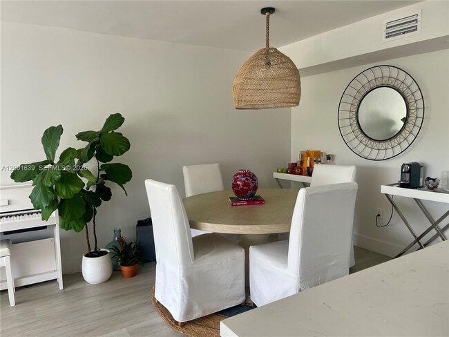 Building Photo - 255 Galen Dr