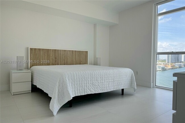Building Photo - 400 Sunny Isles Blvd