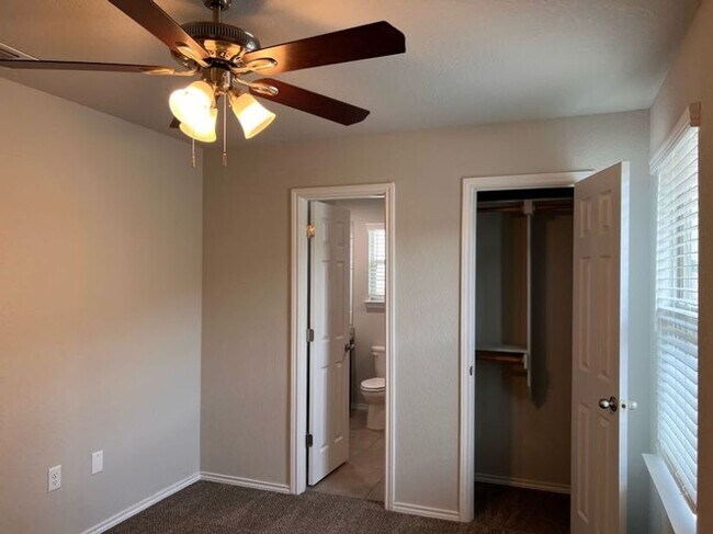 Building Photo - Best Duplex Community in Seguin
