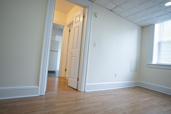 Building Photo - 218 Broad Ave
