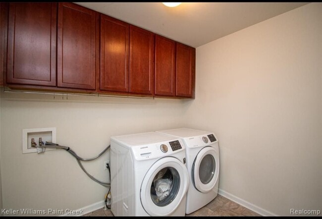 Building Photo - 5995 Branch Dr