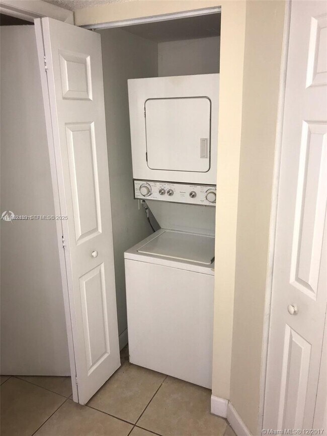 Building Photo - 8205 SW 152nd Ave