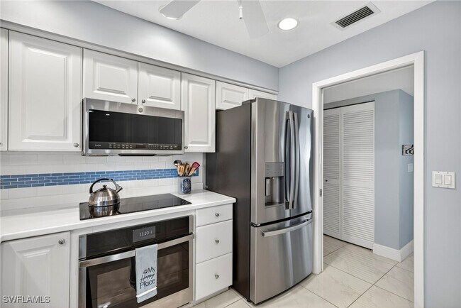 Building Photo - 3111 Boca Ciega Dr
