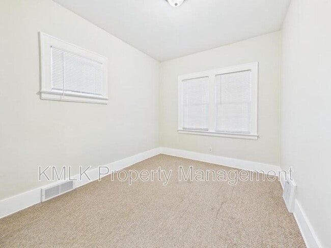 Building Photo - 1238 Sawyer Ave