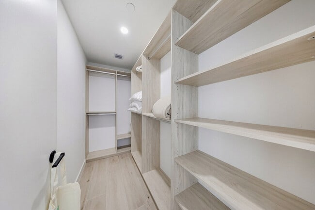 Building Photo - 36 NE 2nd St