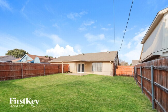 Building Photo - 4614 Horizon Dr