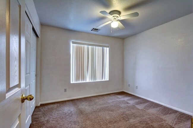 Building Photo - 5332 N Carlsbad Heights St