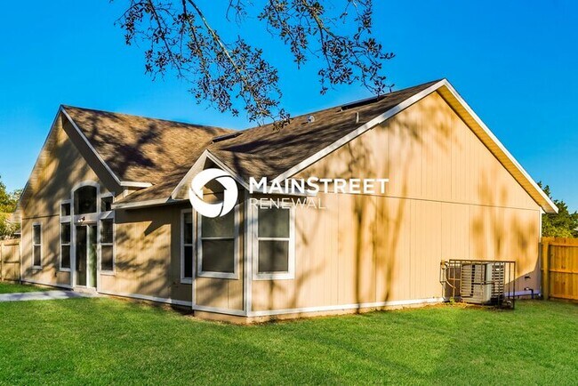 Building Photo - 3 Bedroom Pet-Friendly Home in Jacksonville, FL with Main Street Renewal