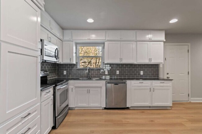 Building Photo - 5312 Odessa Ave