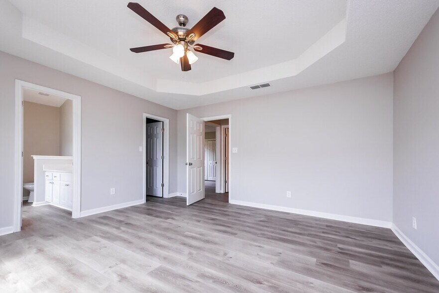 Building Photo - 192 River View Ct