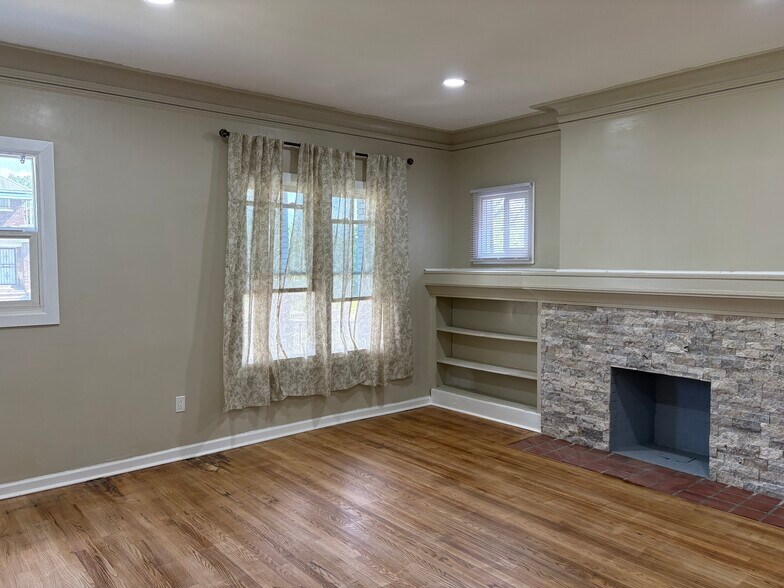 Building Photo - 2538 Calvert St