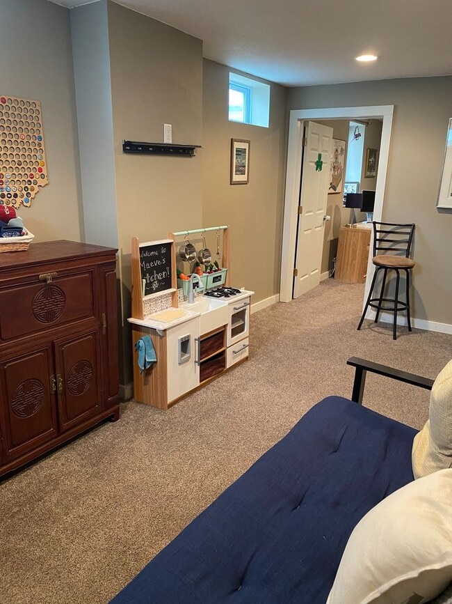 Building Photo - Single Family Home Available August 5th!