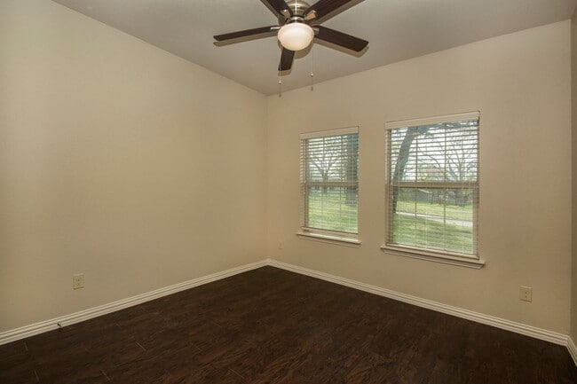 Building Photo - House For Lease in Denison -- 3 Bed/2 Bath