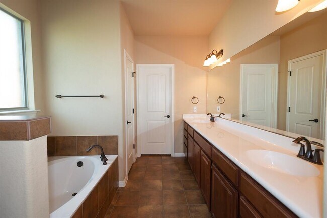 Building Photo - 1078 Sussex Way