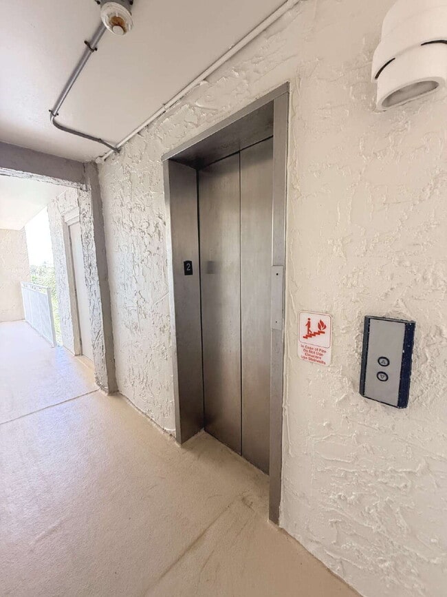 Building Photo - Furnished Tradewinds Condo!