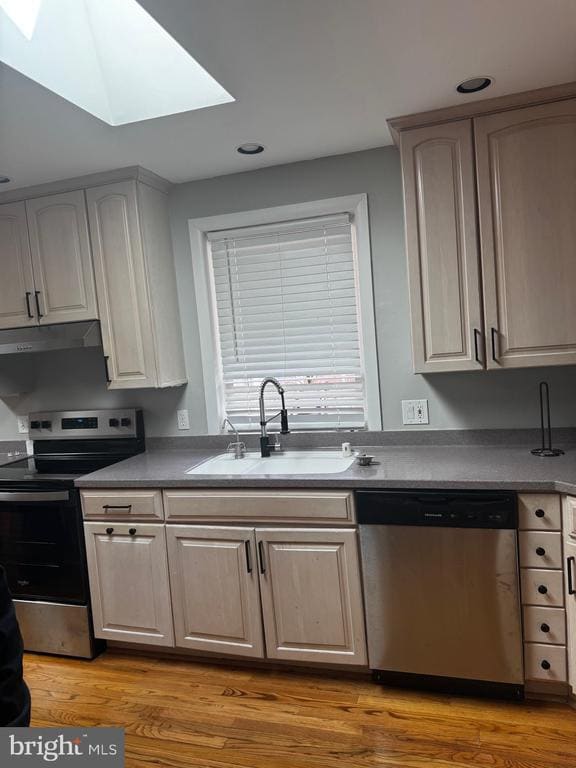 Building Photo - 2133 Hallmark Dr