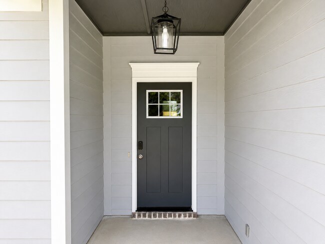 Building Photo - 5 Bedroom Home in West Lee County
