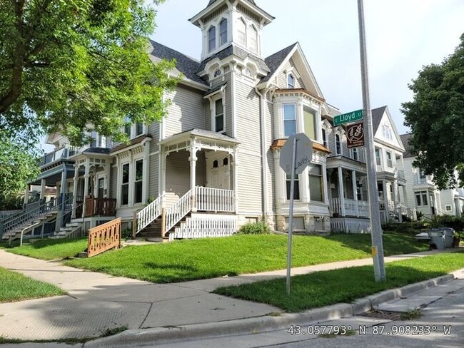 Building Photo - Spacious Brewers Hill Victorian