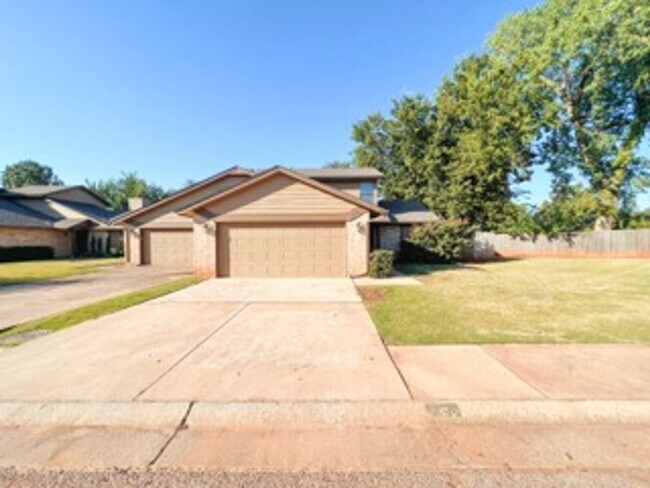Building Photo - 213 Woodbridge Cir