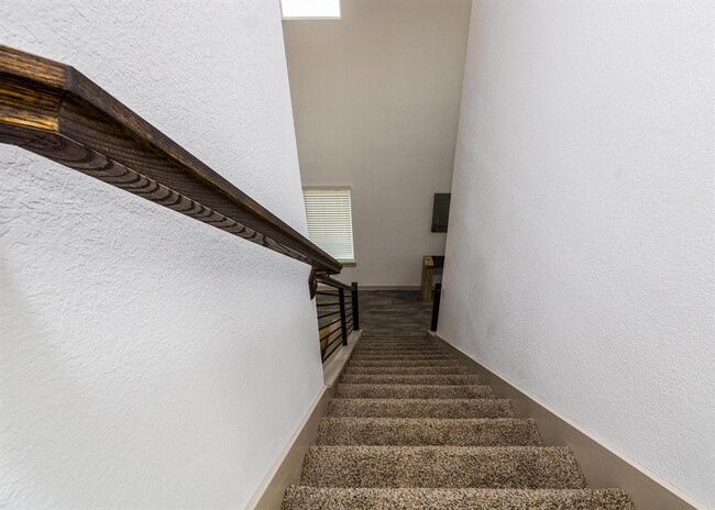 Building Photo - 12832 Barnsbury Ln