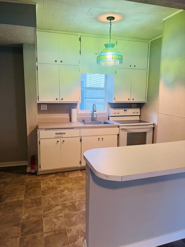 Building Photo - Central Salina