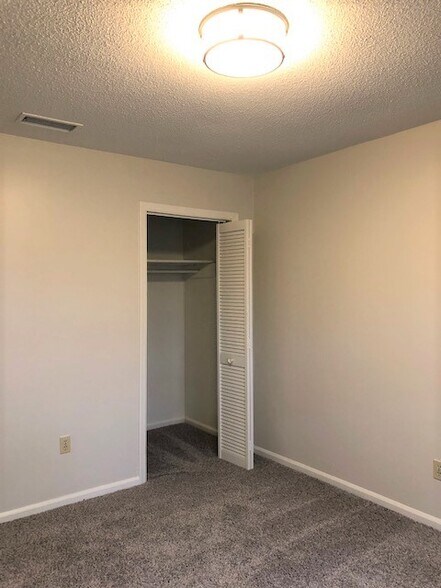 Bedroom - 211 E Northpoint Avenue