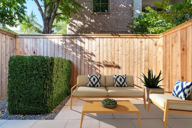 Building Photo - 505 Reinicke St