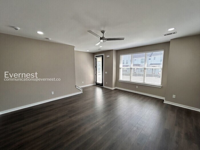 Building Photo - 305 Jeffries Wy