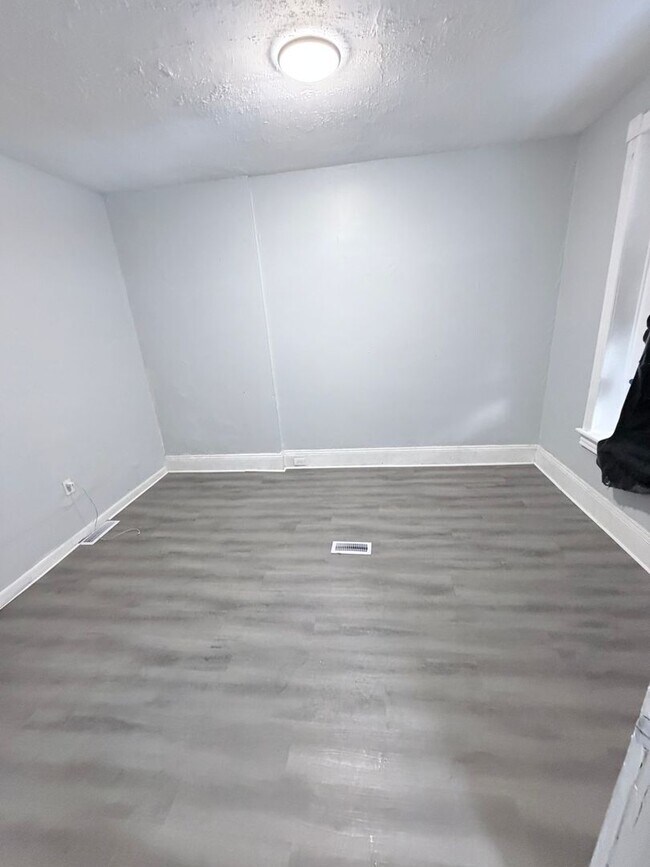 Building Photo - 10 Jarvis Pl