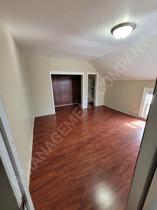 Building Photo - 528 Jackson St