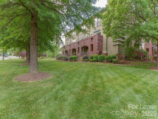 Building Photo - 1174 Park West Dr