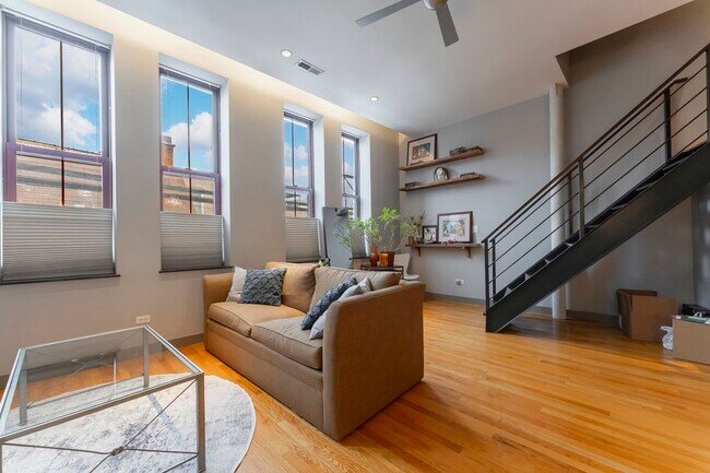 Building Photo - 2300 W Armitage Ave