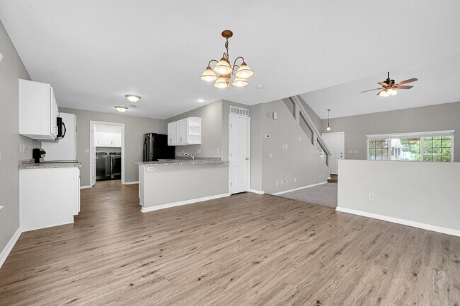 Building Photo - $2,695.00, 3 bed, 2.5 bath located in Denver.