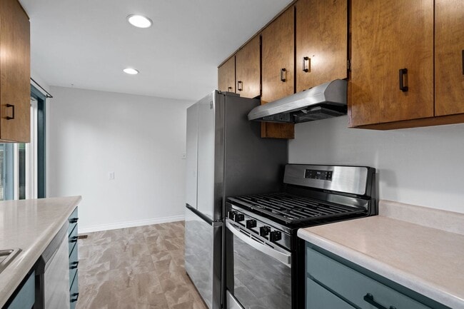 Building Photo - Spacious Five Bedroom Shadle Park Rancher