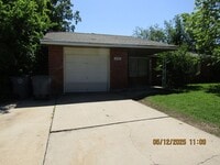 Building Photo - Lovely 3 bedroom 1 1/2 bath Pet friendly h...
