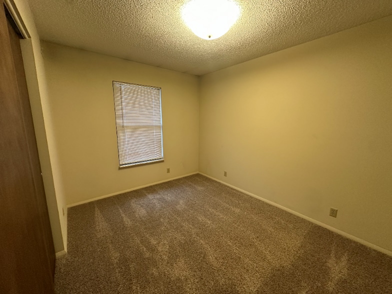 Building Photo - 606 Cumberland Dr