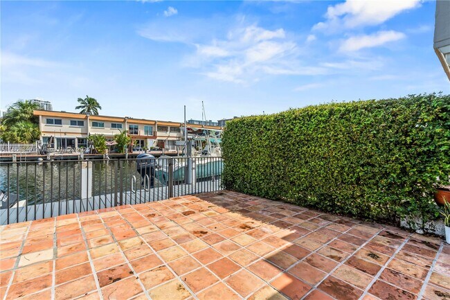 Building Photo - 3827 NE 166th St