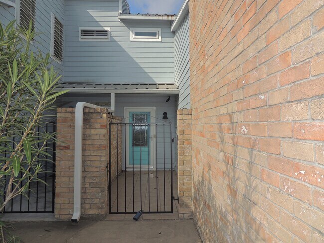 Building Photo - 1461 Moore Ave