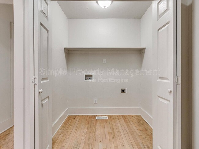 Building Photo - 943 East Dr