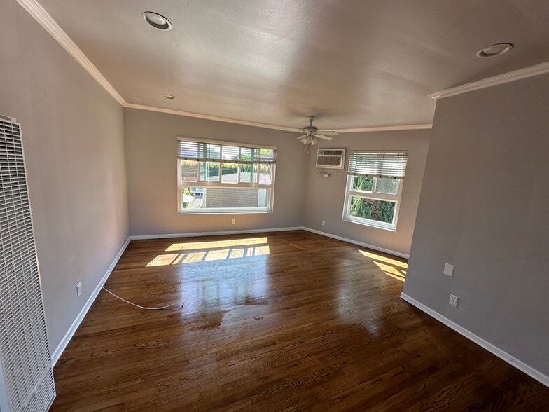 Building Photo - 5804 W 78th Pl