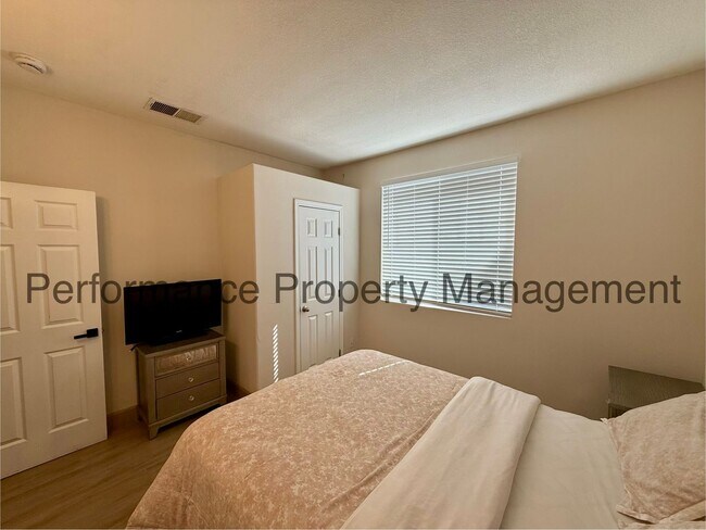 Building Photo - 6107 Shasta Daisy Way