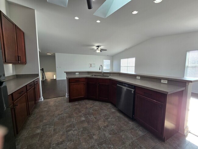 Building Photo - 1554 Millbrook Dr