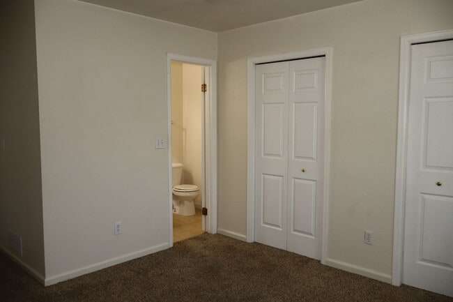 Building Photo - Cozy & Spacious 3-Bedroom Townhome In Fort...