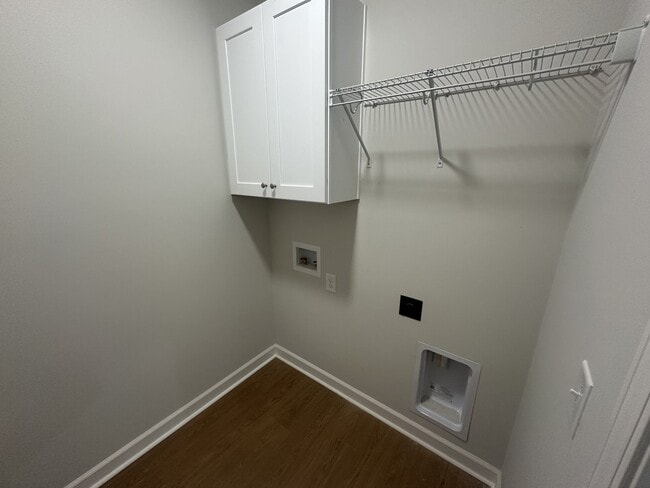 Building Photo - 411 Creeks Edge Dr