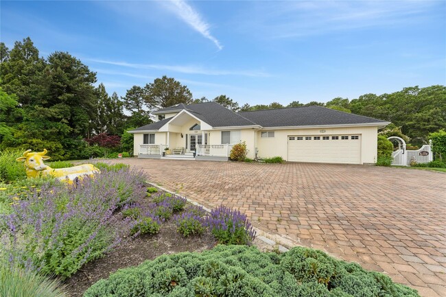 Primary Photo - 12 Polo Grounds Ln