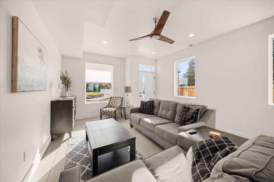 Building Photo - 3201 E 30th Ave