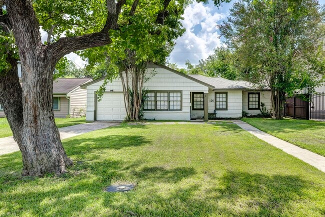Primary Photo - 126 Pamellia Dr